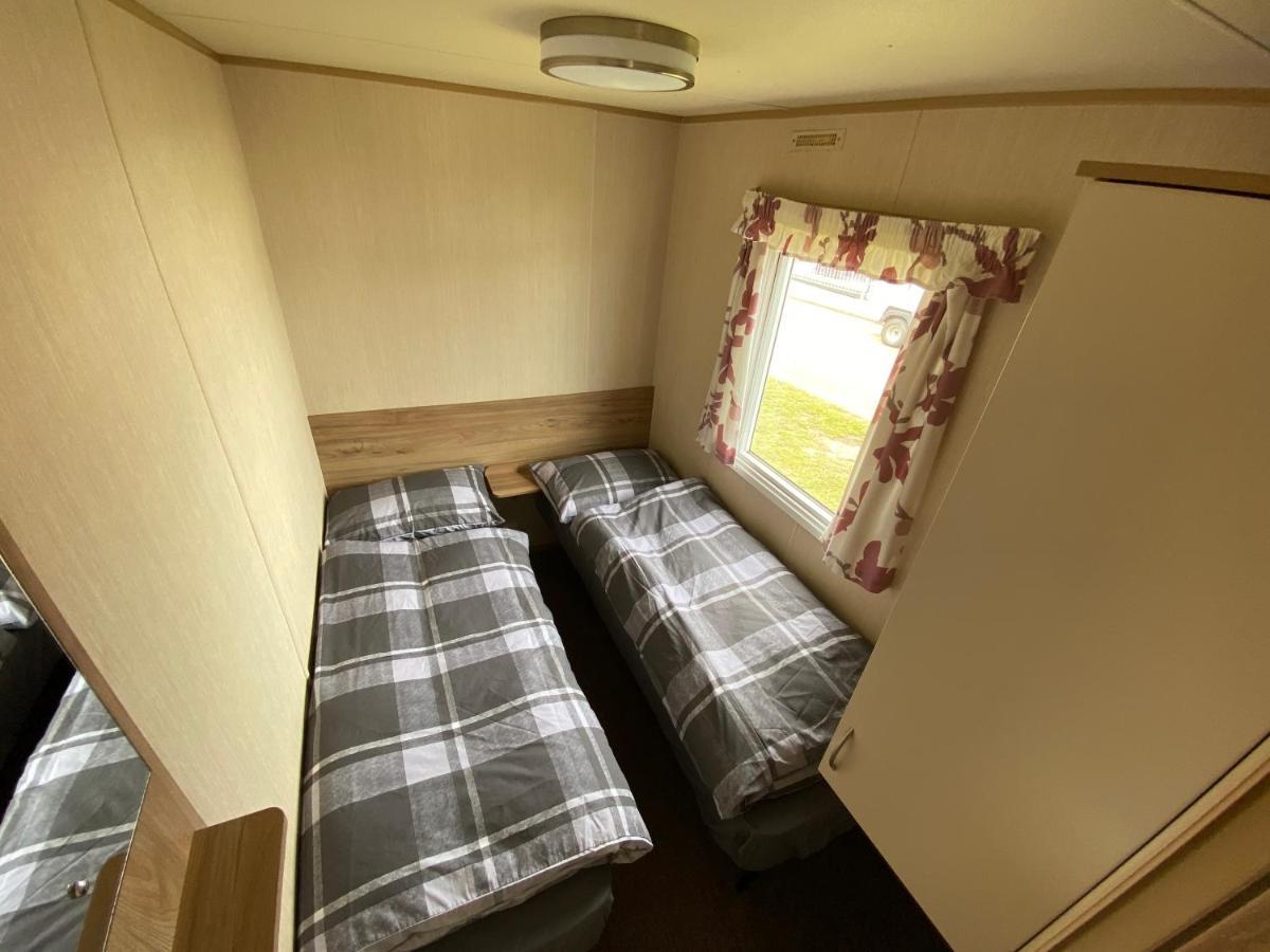 3 Bed 8 Berth Caravan In California Cliffs - M1 غريت يورماوث المظهر الخارجي الصورة